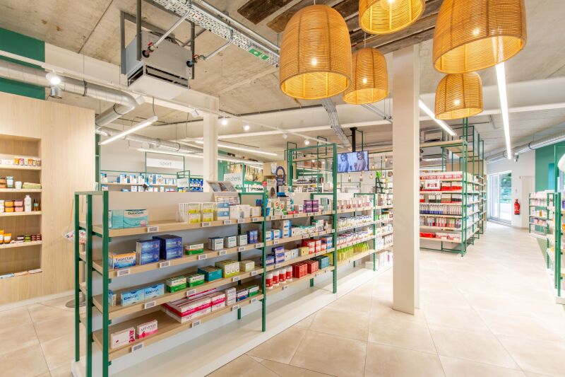 middenmeubel apotheek Lindephar met Taurus van Helbig